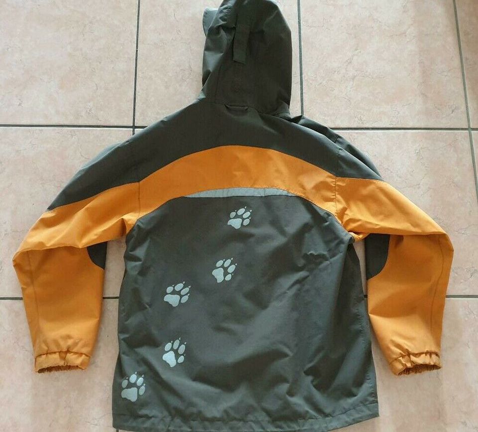 Jack Wolfskin Jacke 140 dunkelgrün orange in Deggendorf