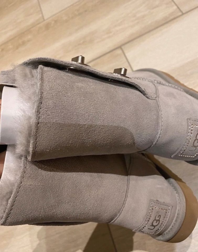 Ugg short turnlock sale