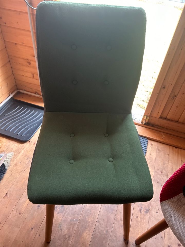 Stühle zum Verkauf beide Stühle aus dem Hause Höffner in Neuss