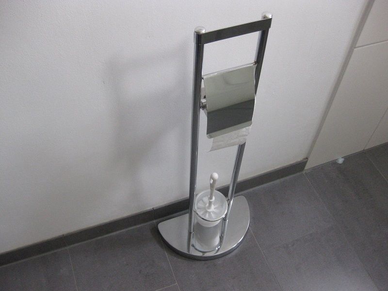 WC-Rollenhalter freistehend verchromt, neue WC - Bürste in Berlin