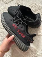 Adidas Yeezy Boost V2 schwarz/rot Bayern - Wasserlosen Vorschau