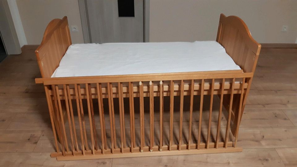 Kinderbett 70 x 140 cm Babybett Gitterbett Bett in Wehrhain