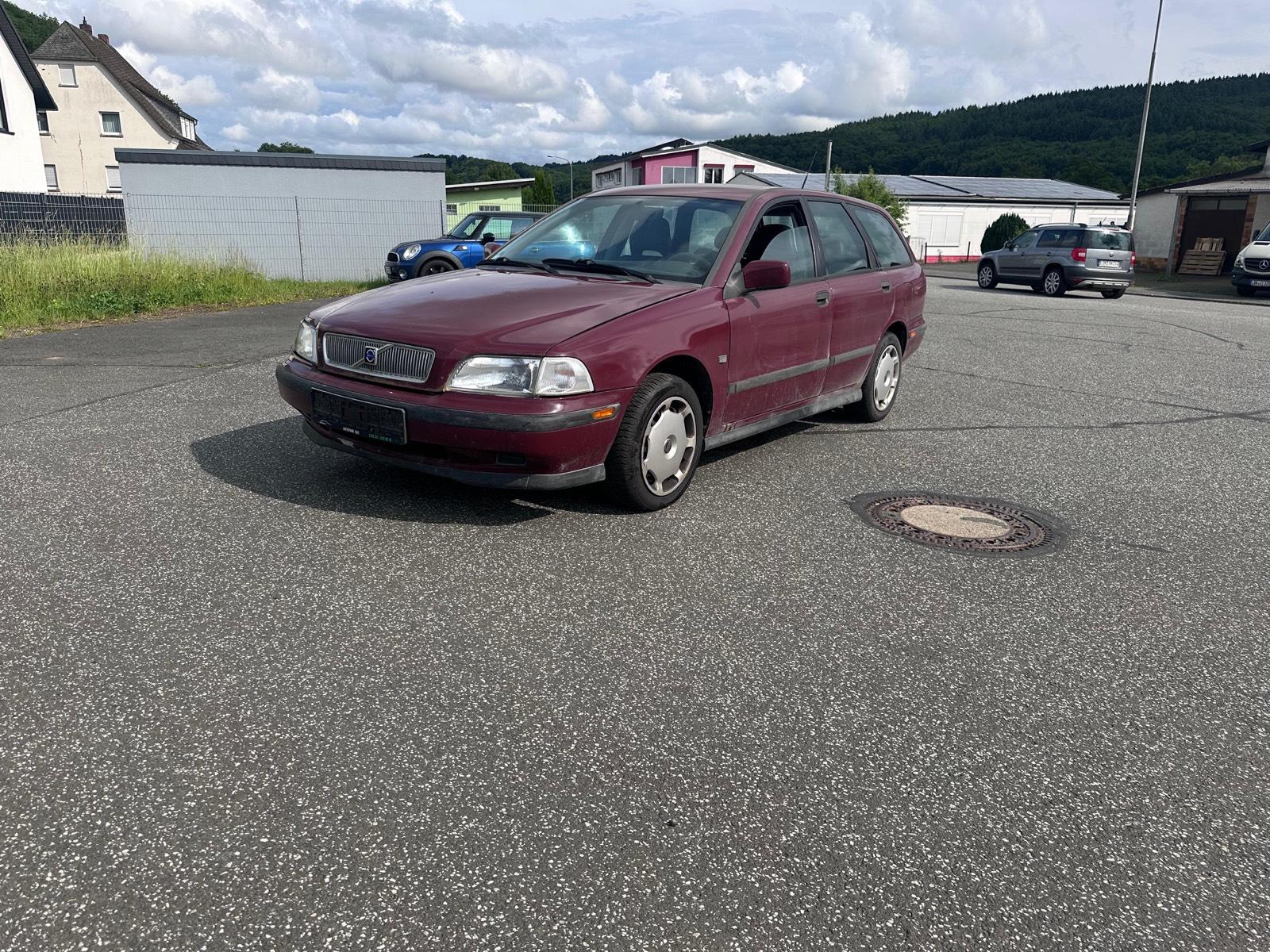 Abbildung des Autos Volvo V40 1.8 Benziner