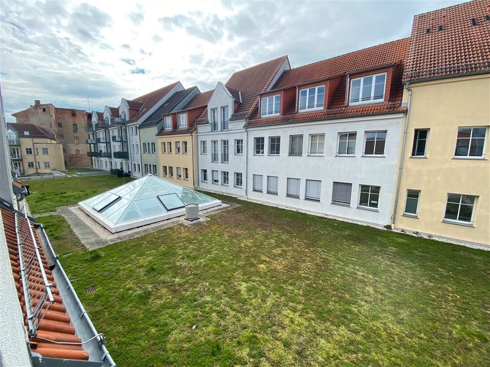 Altenburg* City Center* tolle DG-Whg.* 3 Zimmer* Balkon* offene Küche* 2 Bäder* in Altenburg