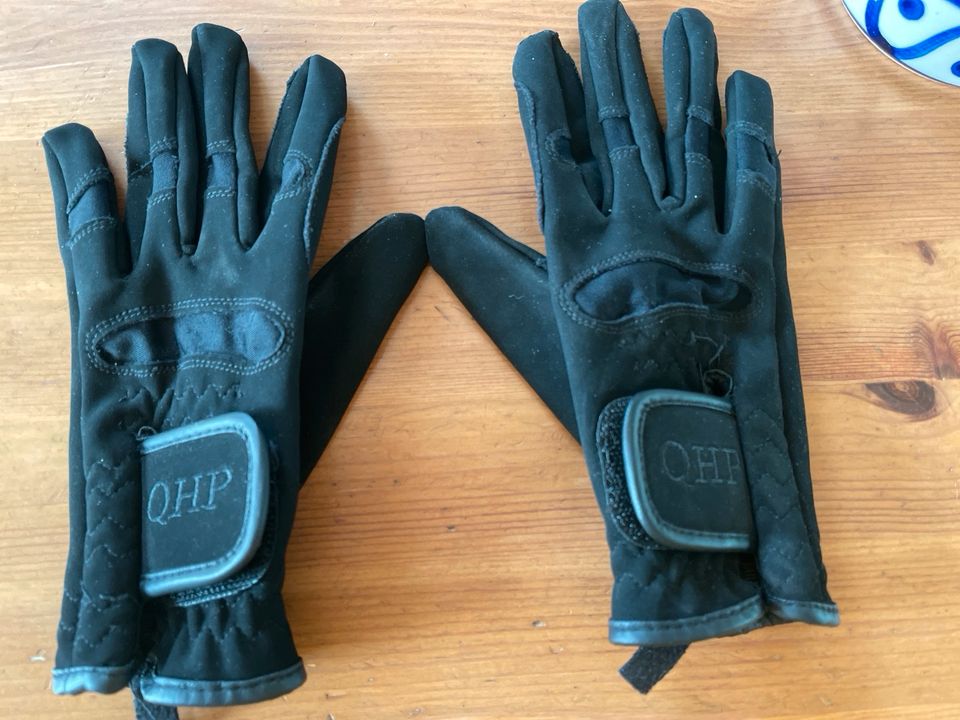 USG Reitschuhe Stiefeletten Reithose QMP und Handschuhe in Itzehoe