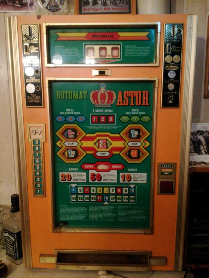 Geldspielautomat DM von 1973 in Bodelshausen