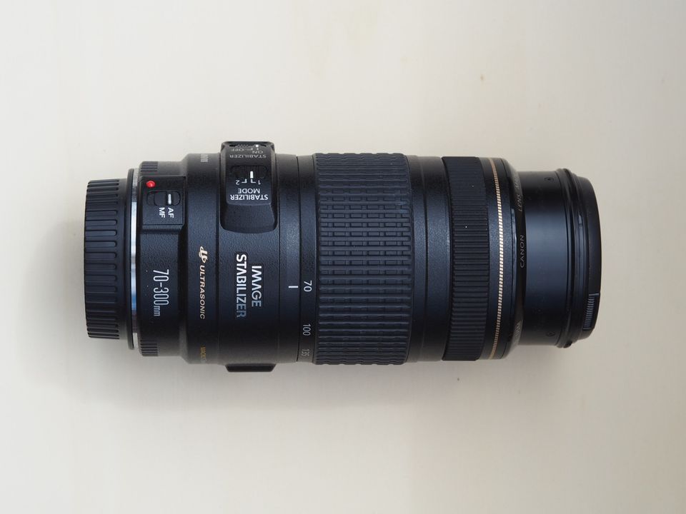 Objektiv Canon Zoom Lens EF 70 - 300mm 1 : 4 - 5, 6 IS USM in Augsburg