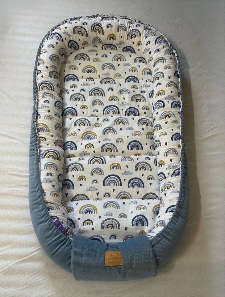 Großes Babynest blau Regenbogen von Jukki inkl. Schlafsack NEU in Schonungen