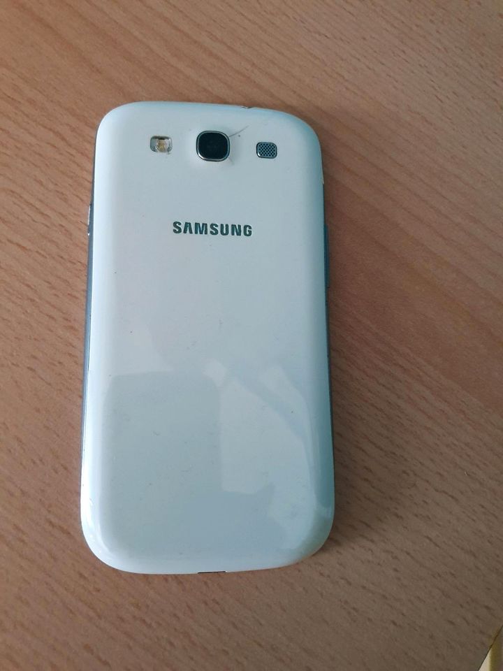 Samsung Galaxy S3 weiß  Gut erhalten in Saterland