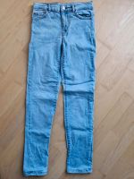 Gr.140 Jeans von Zara hellblau wie neu ungetragen Schwerin - Neumühle- Sacktannen Vorschau