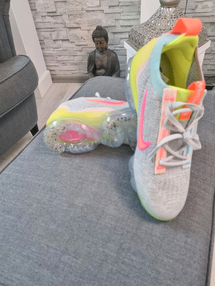 AUSVERKAUFT  NIKE AIR  2021  VAPORMAX WOMWN  Gr 38 in Magdeburg