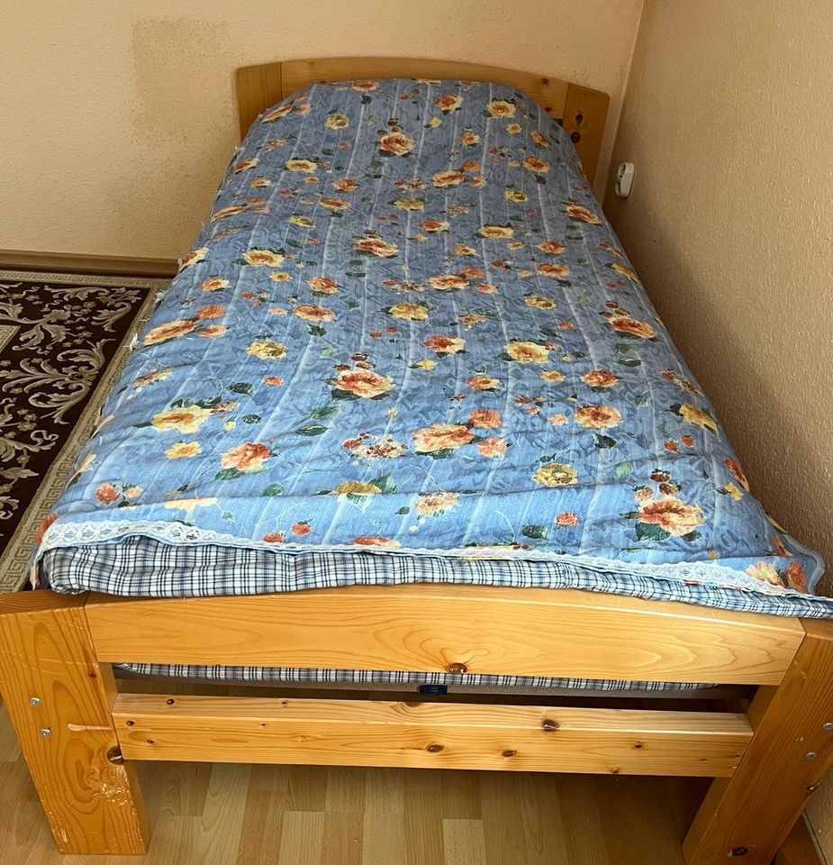 Bett  in Holz in Detmold