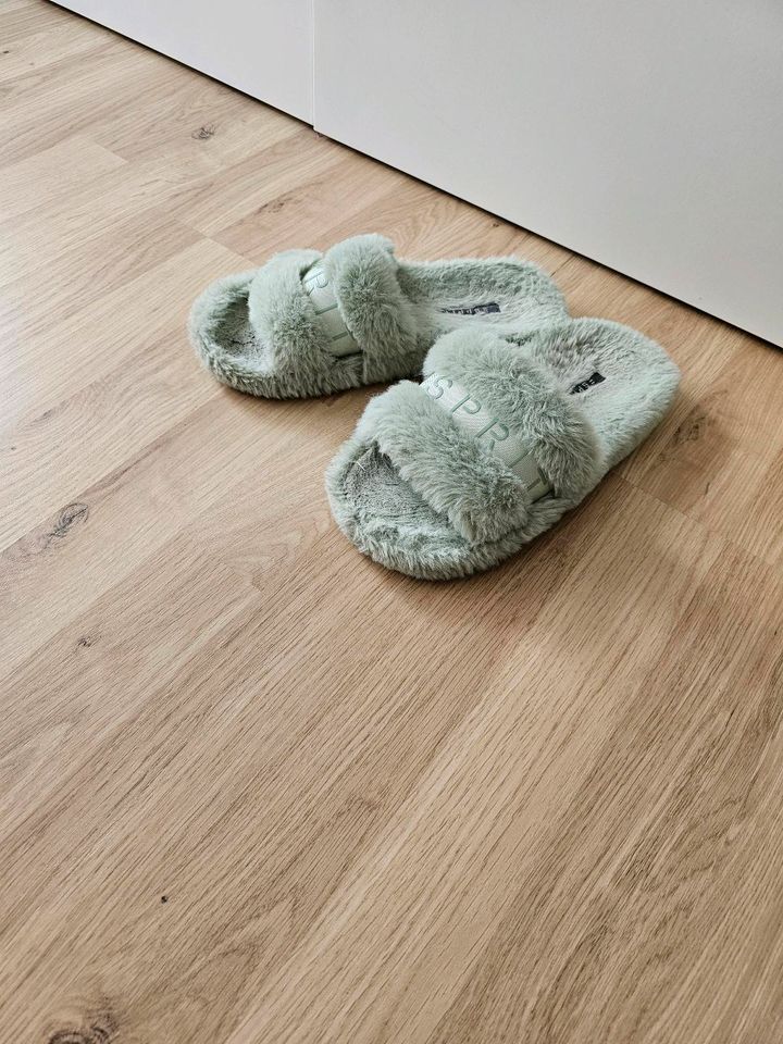 Esprit Schlappen/Slipper Plüsch in Lüdenscheid