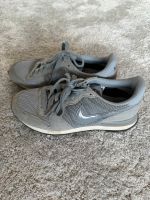 Nike Sneaker Gr 38,5 grau Hessen - Kassel Vorschau