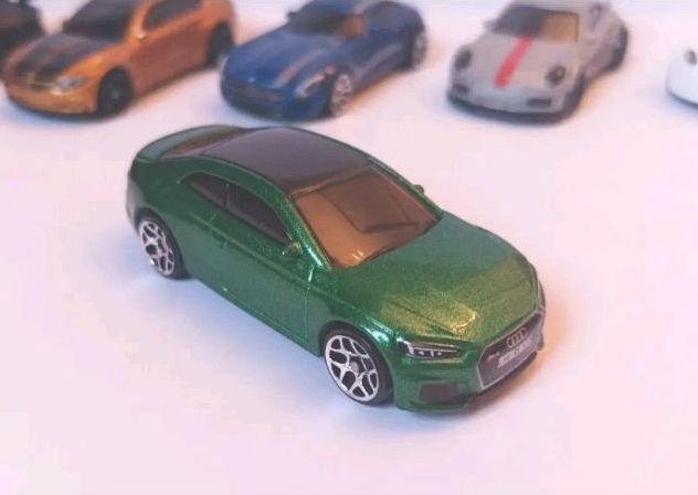 Hot Wheels 1:64 Audi RS-5 Coupe grün Euro-Car-Culture HDH51 in Berlin