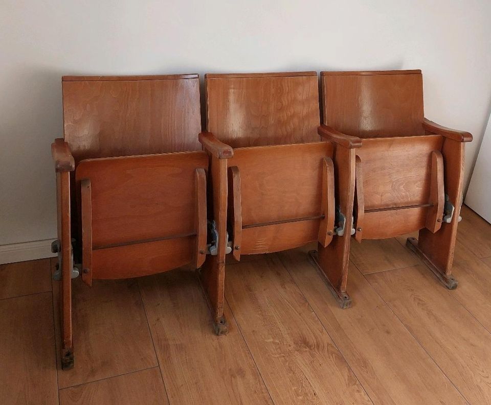 Kinostühle - Hörsaalstühle - Theaterstühle - Klappstühle vintage in Ganderkesee