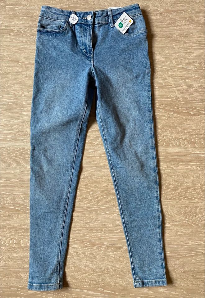 YIGGA Skinny Jeans Hose Gr. 158 NEU! in Krauschwitz