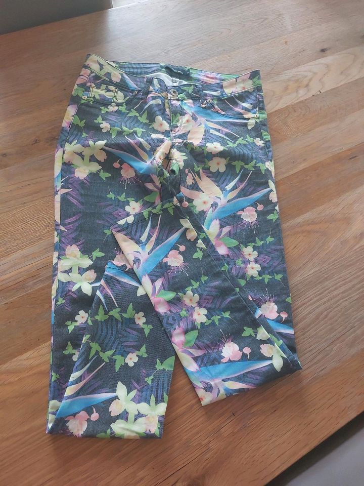 Damenhose, 40(eher38), bunt, 4€ in Rosbach (v d Höhe)