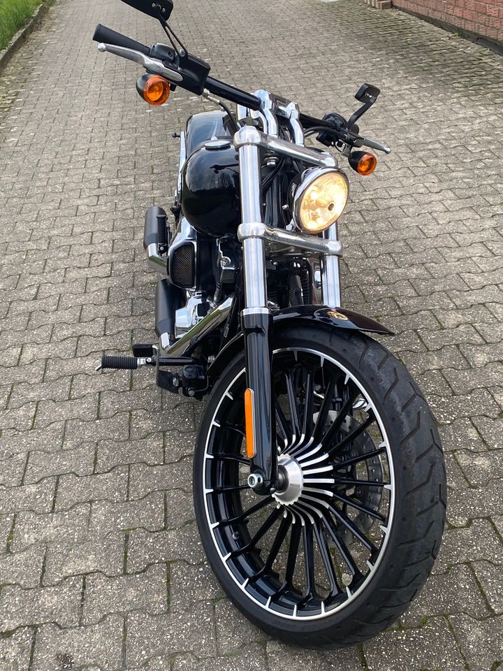 Harley Breakout Softail Jekyll and Hyde Müller tiefer 5HD Kyless in Herzogenrath