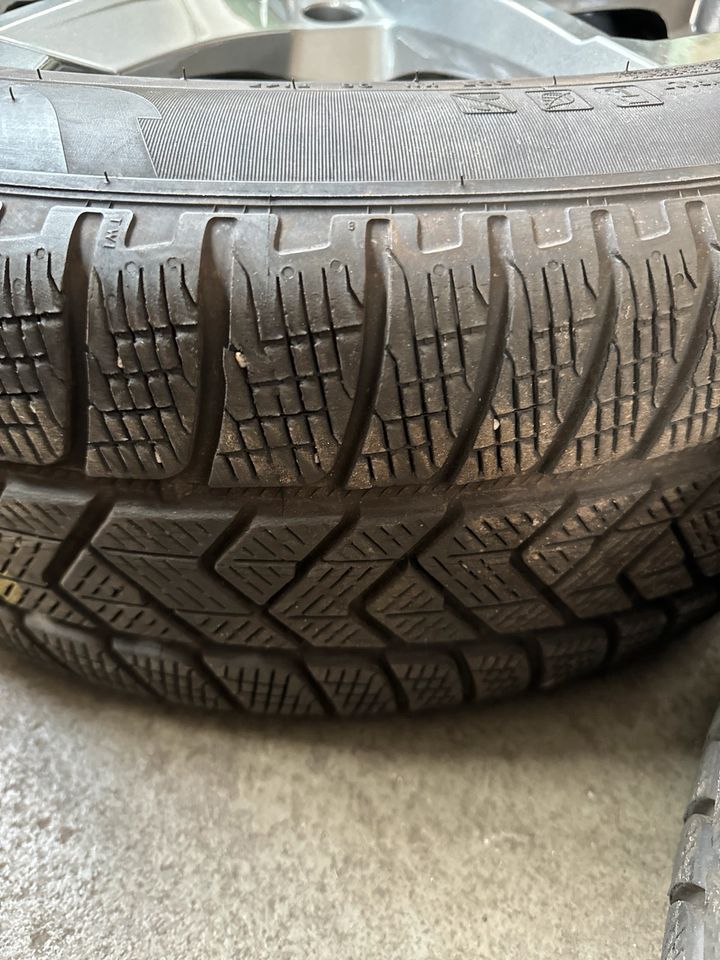 VW ID4 ATS ALUFELGEN WINTERREIFEN Pirelli 235/55 19 Pirelli Top in Manching