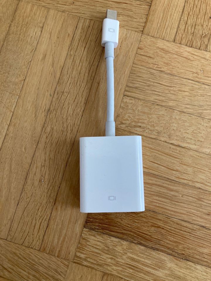 Thunderbolt zu VGA Apple Adapter in Kirchseeon