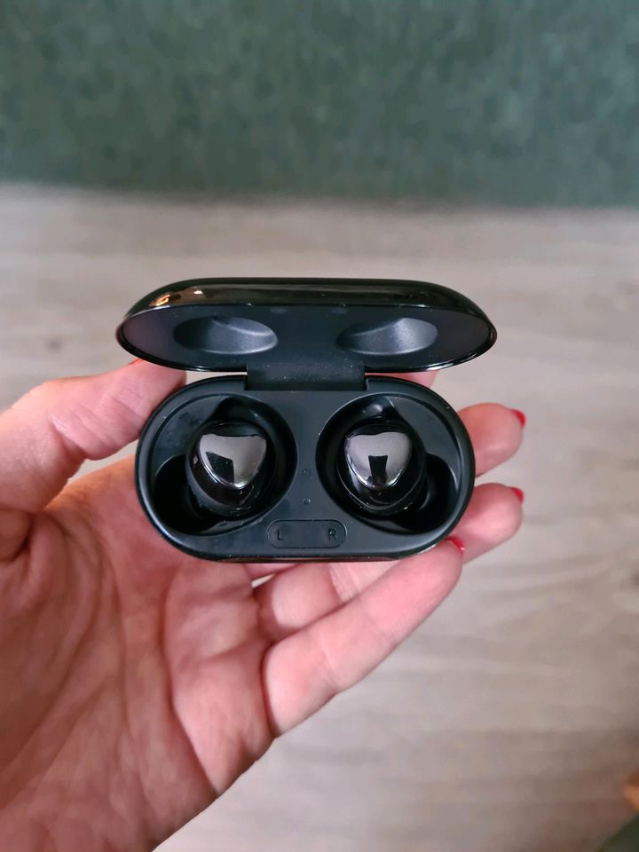 Samsung galaxy Buds + rechter Kopfhörer defekt!! in Mönchengladbach