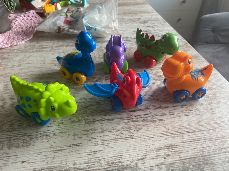 6 Dinos zum zurückziehen / Flitzer in Kelsterbach