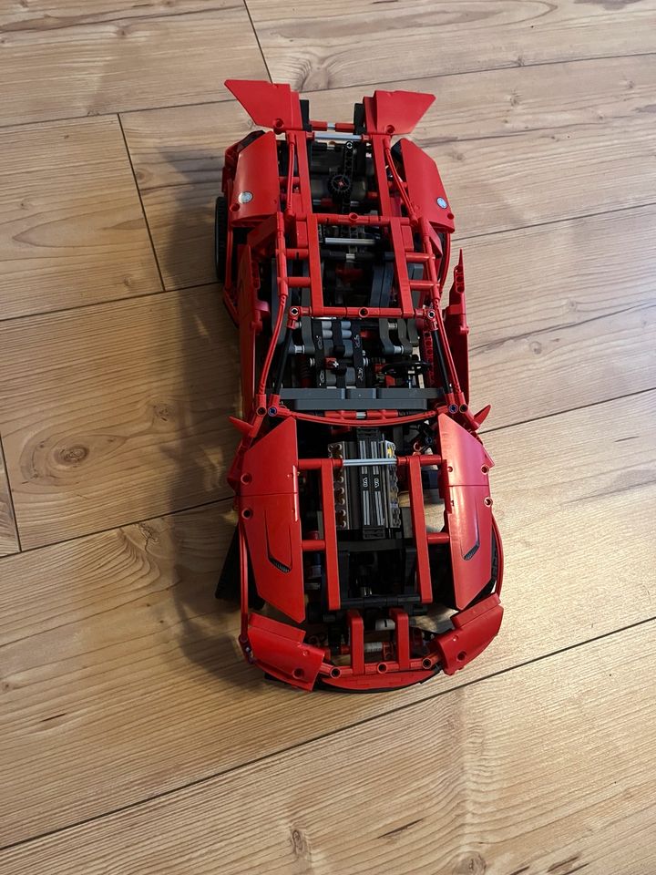 Lego Technic 8070 / Roter Sportwagen in Bad Salzungen