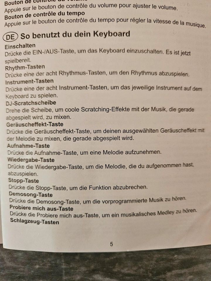 Kinder Multifunktionales Keyboard mit Sitz in Wiesbaden