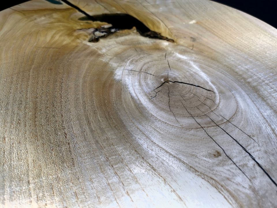 Rund Naturholz Couchtisch Götterbaum Durchmesser-50 cm in Nennhausen