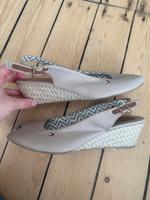 Tommy Hilfiger Sandalen Sandaletten Espadrilles neu ungetragen 38 Hannover - Linden-Limmer Vorschau