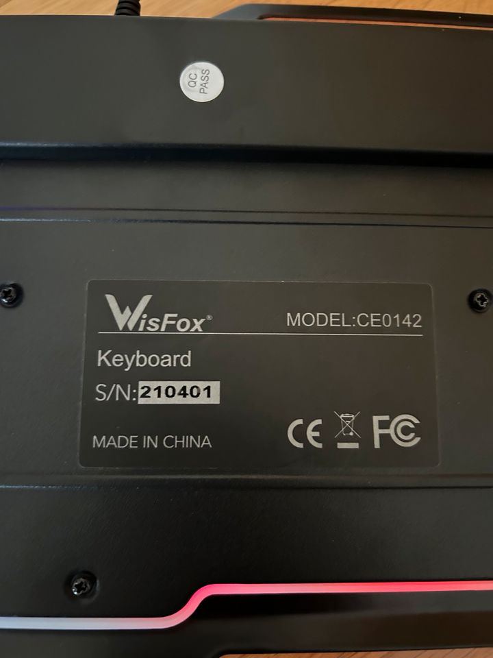 WisFox Tastatur CE0142 LED Beleuchtung top in Andernach