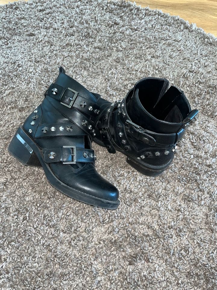 Guess Stiefeletten schwarz fast neu in Aachen