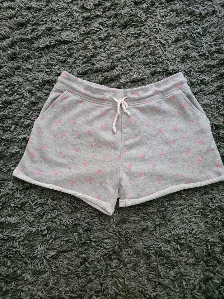 Shorts Grau mit Flamingos in Hamburg