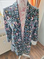 Jacke mit Blumenmuster in XL Mecklenburg-Vorpommern - Rubkow Vorschau