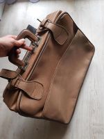 Alter Koffer Leder Reisetasche Vintage, Erbstück,Tasche mit Griff Berlin - Treptow Vorschau