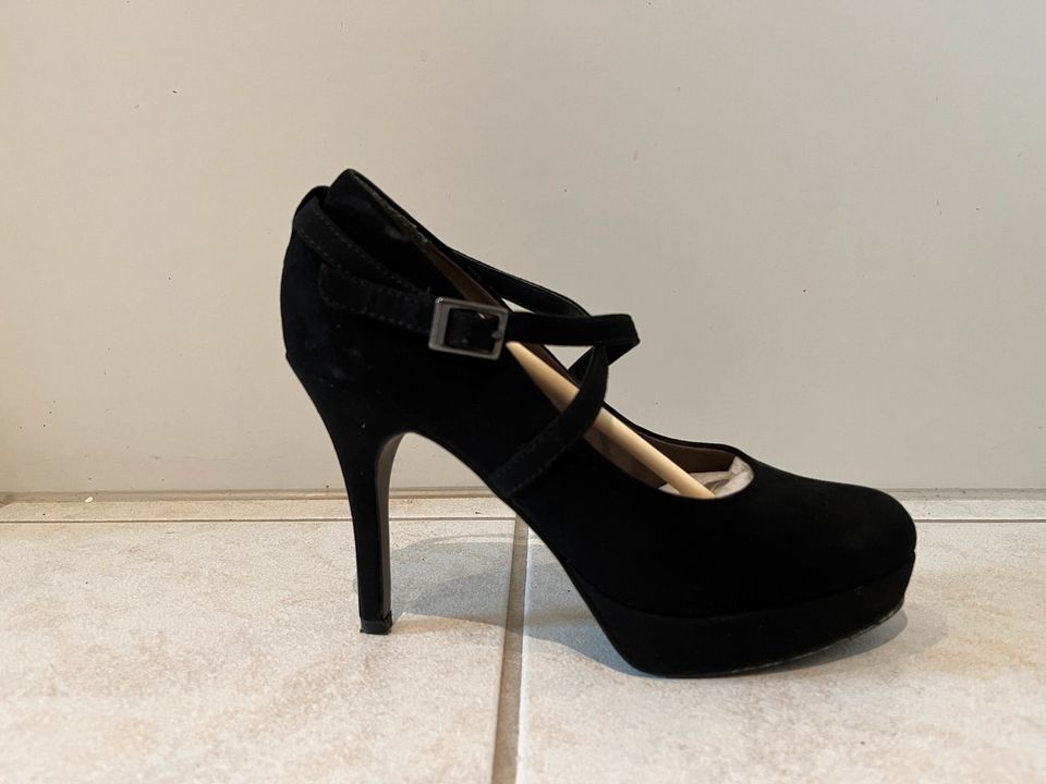 Schwarze High Heels in Größe 37 zu verkaufen in Celle