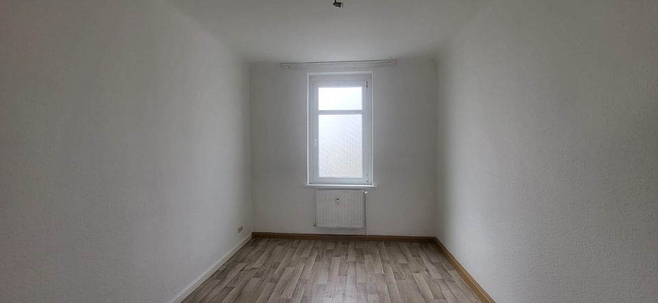 Helle 4 Raum Wohnung in einem Mehrfamilienhaus in Gotha`s Osten in Gotha
