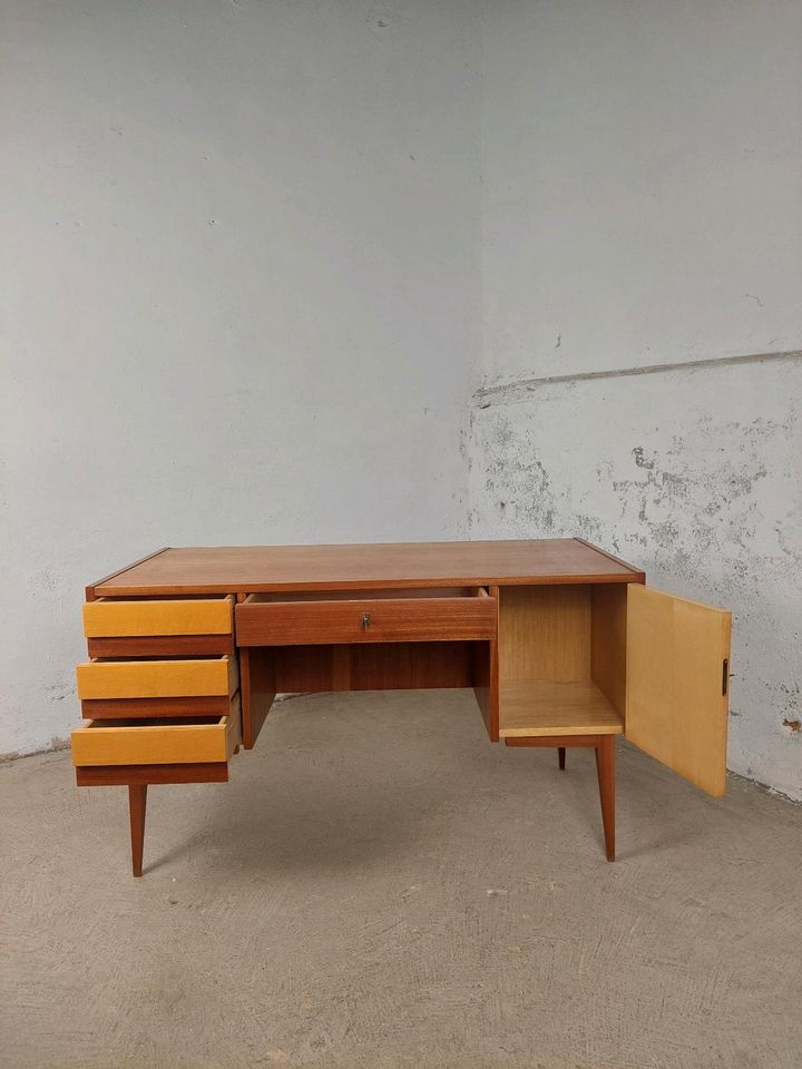 Vintage Schreibtisch freistehend Holztisch 60er 70er DDR Retro in Leipzig