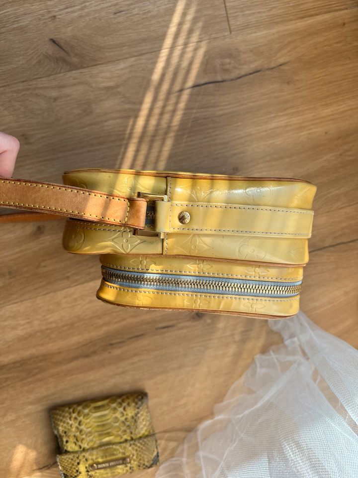 Louis Vuitton Wooster Amazon Crossbody Tasche vernis gelb lv in Essen