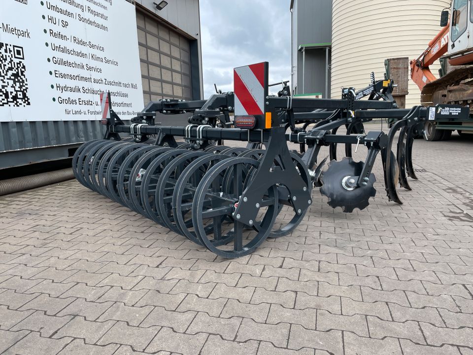 Grubber 3m gebraucht Mulchgrubber, Doppel-U-Profilwalze, Steinsicherung, LED-Beleuchtung, Vorführmaschine, Vorführgerät in Klein Berßen