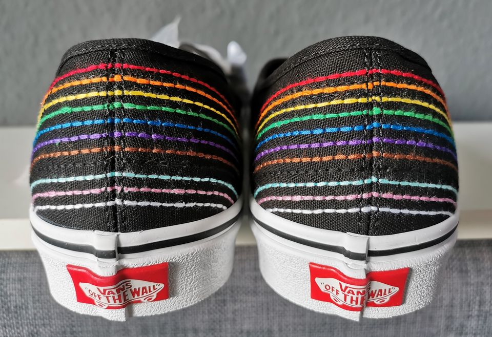 VANS x Authentic – Pride Rainbow - Neu Gr. EU 42 unisex Sneaker in Schwerin
