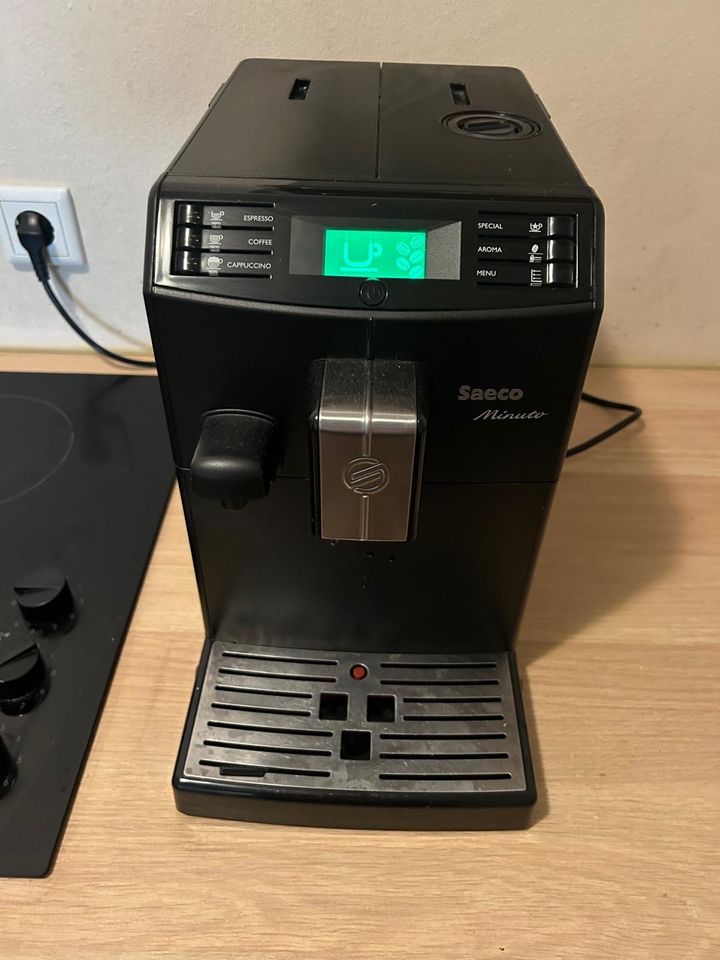 Saeco Minuto HD 8763 Kaffeemaschinen Kaffeevollautomat in Baden-Baden