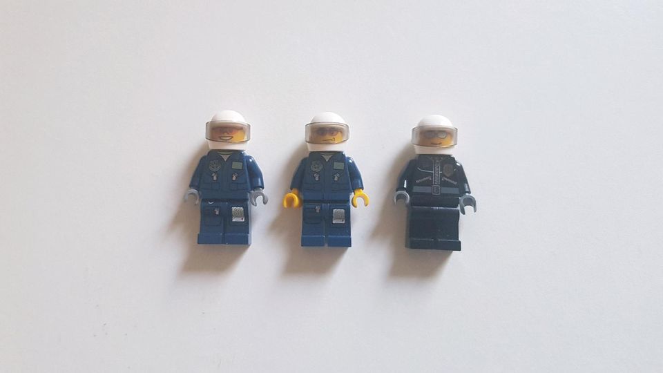 Lego City Polizei Minifiguren in Sande