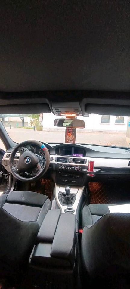 BMW E91 Facelift M Paket Export 320d in Erbach