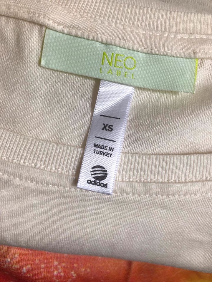 Neu ungetragen T-Shirt Top Adidas Neo in Berlin