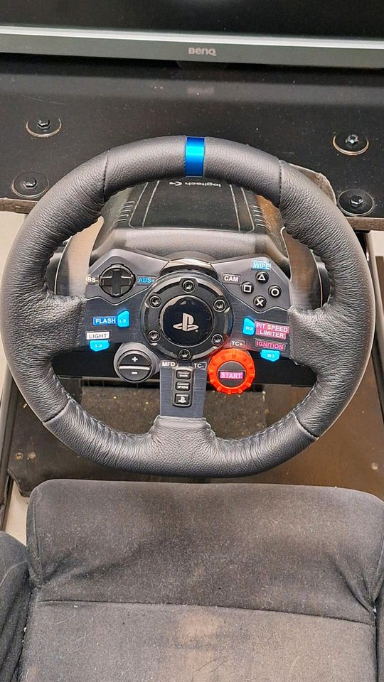 Simracing Rig Simulator Logitech G29 Lenkrad PS4 PC DIY Eigenbau in Köln