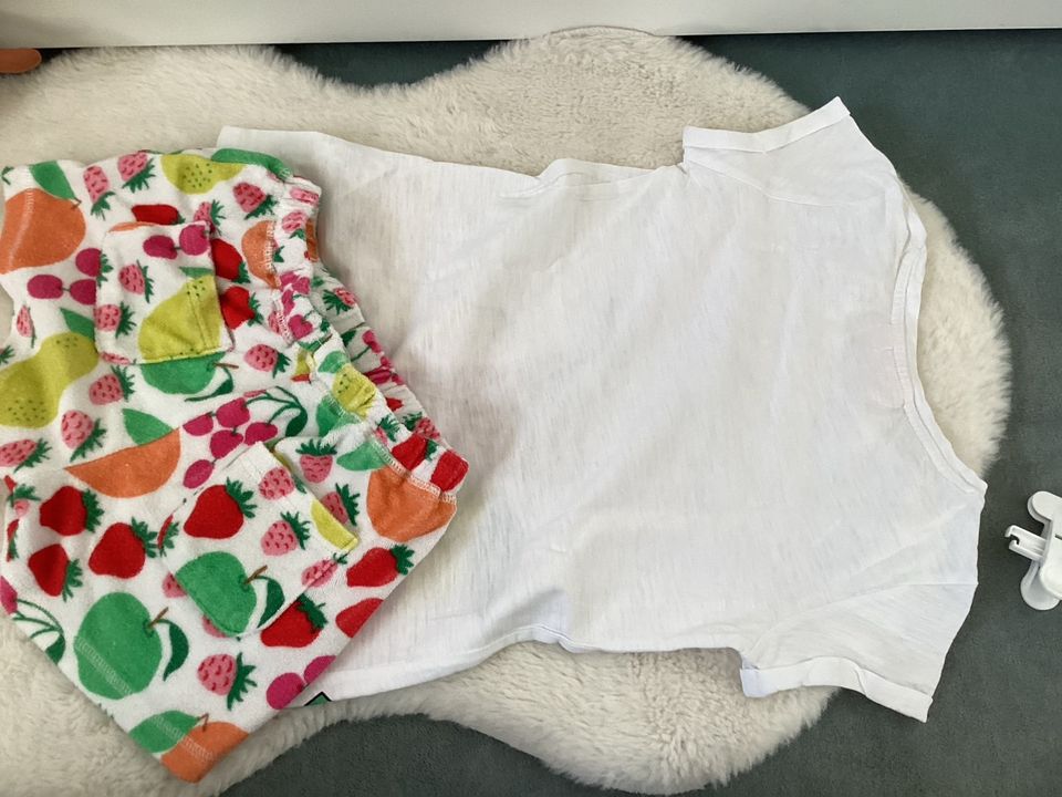 Mini Boden Frottee Short  Früchte ❤️ T-Shirt mit Pailletten 128 in Waldkirch