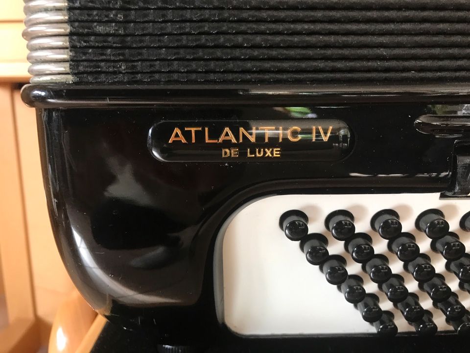 Akkordeon Atlantic IV Deluxe günstig abzugeben in Hameln