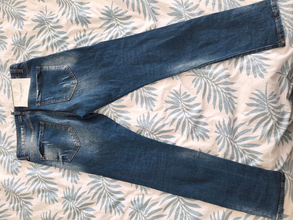 Verschiedene herren Marken Jeans in Friedrichshafen